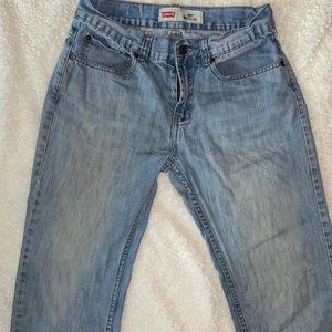 Levi’s 505 boys 16 or men’s 28 x 28 jeans in light wash. In great condition!